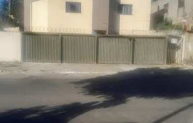 Imagem: O apartamento possui 2 Dormitórios, 1 Banheiro, 2 Vagas na