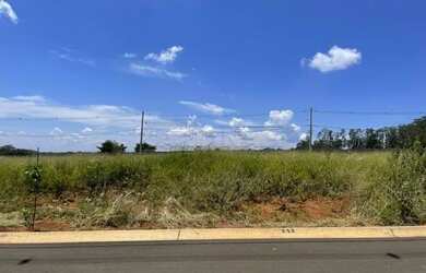 Imagem: O terreno à venda possui e está localizado em Jardim Jockey