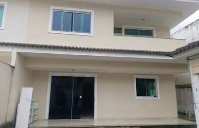 Imagem: A casa possui 2 Dormitórios, 3 Banheiros, 4 Vagas na garagem