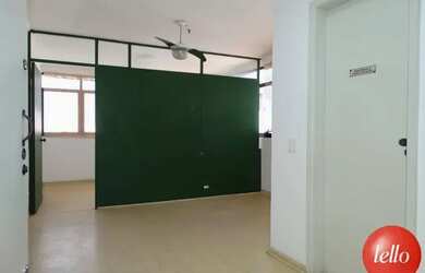 Imagem: O depósito possui 1 Vaga na garagem e 30m² de Área e está