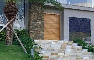 Imagem: A casa em condomínio possui 4 Dormitórios, 5 Banheiros, 4