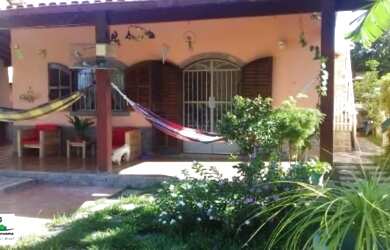 Imagem: A casa possui 5 Dormitórios, 4 Banheiros, 3 Vagas na garagem