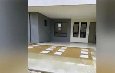 Imagem: A casa em condomínio possui 3 Dormitórios, 2 Banheiros, 2