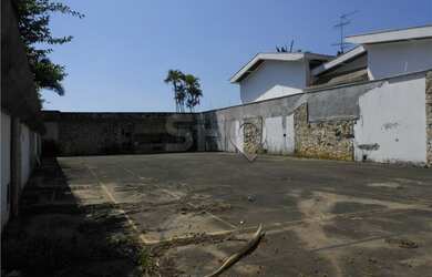 Imagem: O terreno possui 611m² de Área e está localizado em Lapa