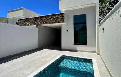 Imagem: A casa possui 3 Dormitórios, 2 Banheiros, 4 Vagas na garagem