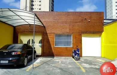 Imagem: O depósito possui 4 Vagas na garagem, 350m² de Área e está