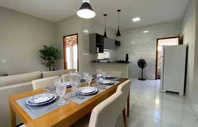 Imagem: A casa possui 3 Dormitórios, 1 Banheiro, 1 Vaga na garagem