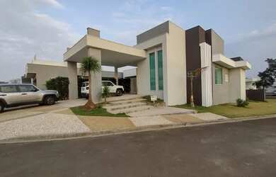 Imagem: A casa em condomínio possui 3 Dormitórios, 2 Banheiros, 2