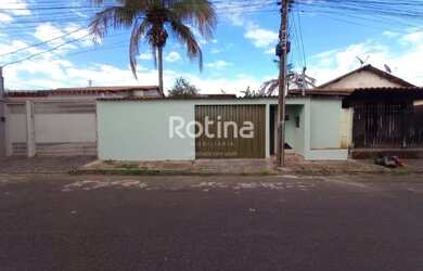 Imagem: A casa possui 2 Dormitórios, 2 Banheiros, 4 Vagas na garagem