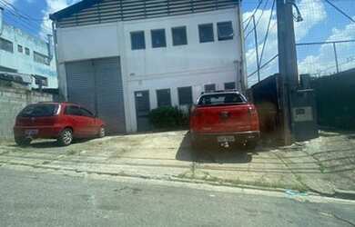 Imagem: O depósito possui 4 Vagas na garagem, 470m² de Área e está