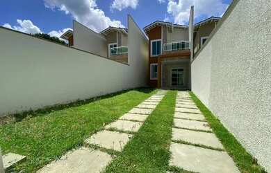 Imagem: A casa possui 3 Dormitórios, 3 Banheiros, 2 Vagas na garagem