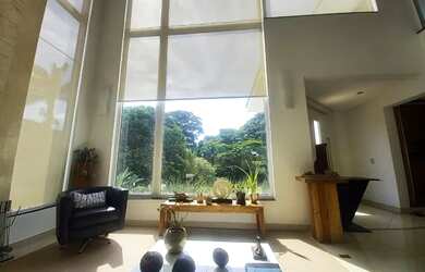 Imagem 5: Casa com Arquitetura Moderna toda Envidraçada em local alto com linda vista!