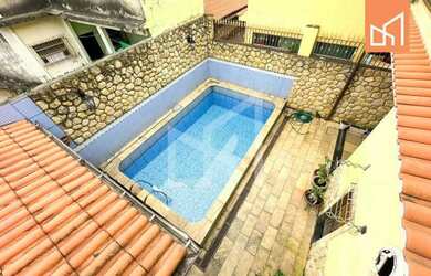 Imagem: A casa possui 4 Dormitórios, 4 Banheiros, 3 Vagas na garagem