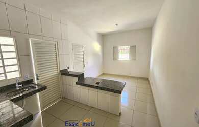 Imagem: A casa em condomínio possui 2 Dormitórios, 1 Banheiro, 2 Vagas