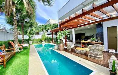 Imagem: A casa possui 5 Dormitórios, 5 Banheiros, 4 Vagas na garagem