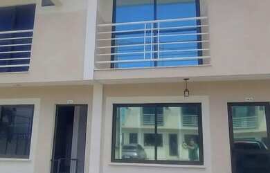 Imagem: A casa em condomínio possui 2 Dormitórios, 3 Banheiros, 2