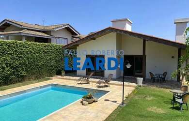 Imagem: A casa possui 3 Dormitórios, 4 Banheiros, 4 Vagas na garagem