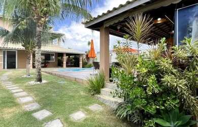 Imagem: A casa possui 4 Dormitórios, 5 Banheiros, 350m² de Área e