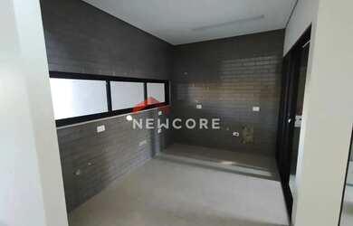 Imagem: A casa possui 3 Dormitórios, 2 Banheiros, 2 Vagas na garagem