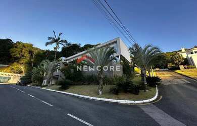 Imagem: A casa em condomínio à venda possui 4 Dormitórios, 5 Banheiros