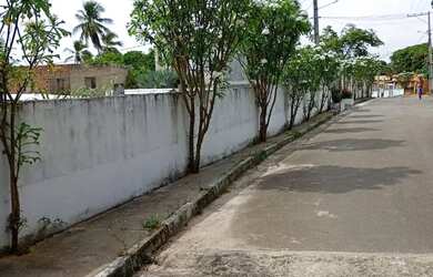 Imagem: A casa possui 1 Dormitório, 1 Banheiro, 4 Vagas na garagem