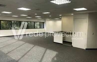 Imagem: O depósito à venda possui 3 Vagas na garagem e 112m² de Área