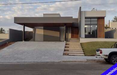 Imagem: A casa em condomínio possui 4 Dormitórios, 5 Banheiros, 5