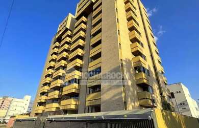 Imagem: O apartamento possui 3 Dormitórios, 1 Banheiro, 1 Vaga na garagem