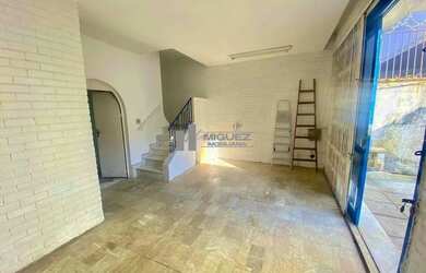 Imagem: O depósito possui 3 Vagas na garagem, 150m² de Área e está