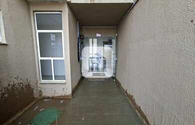 Imagem: A casa possui 3 Dormitórios, 1 Banheiro, 1 Vaga na garagem