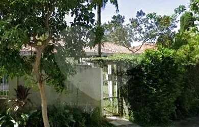 Imagem: A casa possui 4 Dormitórios, 4 Banheiros, 4 Vagas na garagem