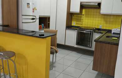 Imagem: A casa possui 4 Dormitórios, 4 Banheiros e 3 Vagas na garagem