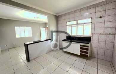 Imagem: A casa possui 2 Dormitórios, 1 Banheiro, 1 Vaga na garagem