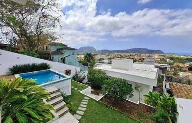 Imagem: A casa possui 3 Dormitórios, 3 Banheiros, 4 Vagas na garagem