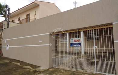 Imagem: A casa possui 3 Dormitórios, 1 Banheiro, 3 Vagas na garagem