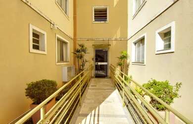 Imagem: O apartamento possui 3 Dormitórios, 1 Banheiro, 1 Vaga na garagem