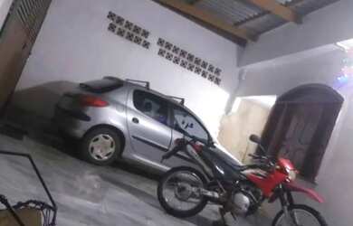 Imagem: A casa possui 2 Dormitórios, 1 Banheiro, 1 Vaga na garagem