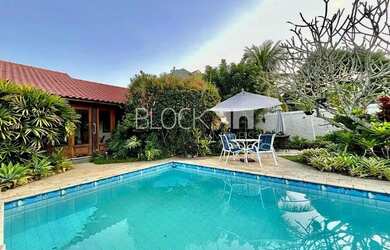 Imagem: A casa em condomínio possui 5 Dormitórios, 5 Banheiros, 4