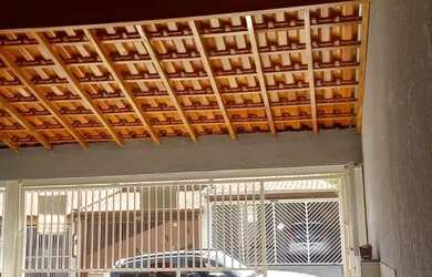 Imagem: A casa possui 3 Dormitórios, 2 Banheiros, 2 Vagas na garagem