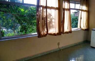 Imagem: A casa possui 5 Dormitórios, 3 Banheiros, 2 Vagas na garagem