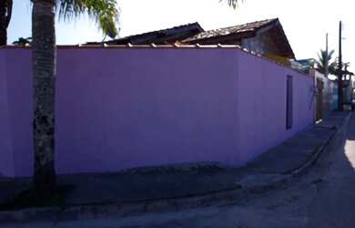 Imagem: A casa possui 2 Dormitórios, Acomodam 10 pessoas, 2 Vagas na