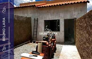 Imagem: A casa à venda possui 2 Dormitórios, 1 Banheiro, 1 Vaga na