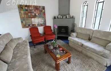 Imagem: A casa possui 4 Dormitórios, 4 Banheiros, 5 Vagas na garagem