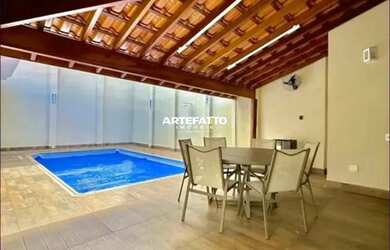 Imagem: A casa possui 3 Dormitórios, 2 Banheiros, 3 Vagas na garagem