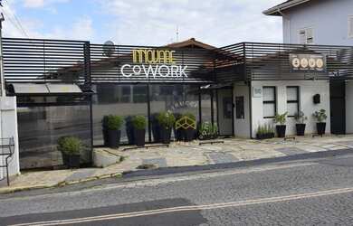 Imagem: O depósito possui 4 Vagas na garagem, 20m² de Área e está