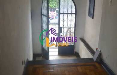 Imagem: A casa possui 5 Dormitórios, 3 Banheiros, 1 Vaga na garagem