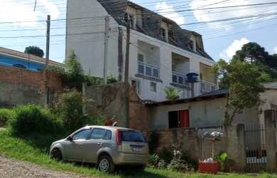 Imagem: A casa possui 3 Dormitórios, 2 Banheiros, 3 Vagas na garagem