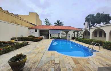 Imagem: A casa possui 4 Dormitórios, 3 Banheiros, 5 Vagas na garagem