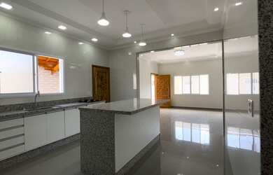 Imagem 9: INCRÍVEL CASA COM PISCINA E OTIMA LOCALIZAÇÃO LER A DESCRIÇÃO