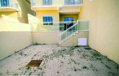 Imagem: A casa possui 2 Dormitórios, 3 Banheiros, 2 Vagas na garagem